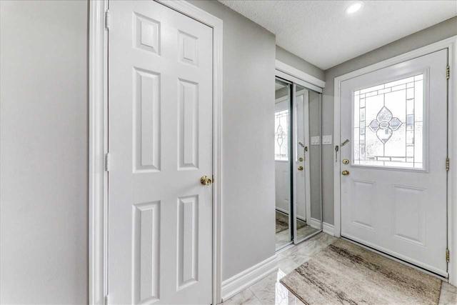 33 Gemshaw Cres, House detached with 3 bedrooms, 3 bathrooms and 4 parking in Toronto ON | Image 40