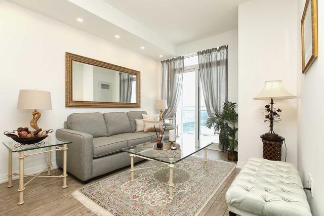 2907 - 55 Ann O'reilly Rd, Condo with 1 bedrooms, 1 bathrooms and 1 parking in Toronto ON | Image 2