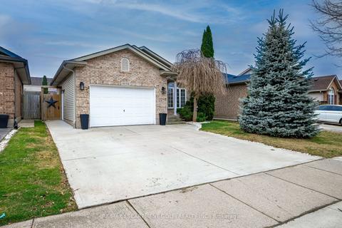 8076 Spring Blossom Dr, House detached with 3 bedrooms, 2 bathrooms and 4 parking in Niagara Falls ON | Card Image