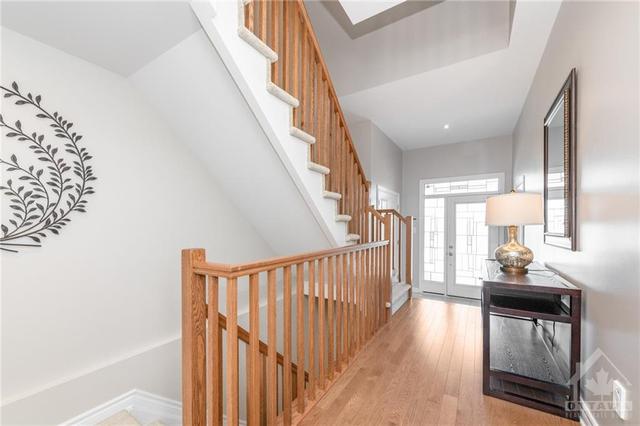 754 Putney Crescent, Townhouse with 4 bedrooms, 4 bathrooms and 2 parking in Ottawa ON | Image 4