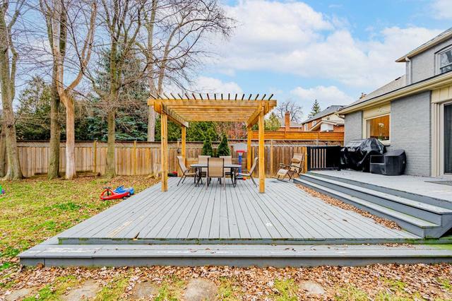 68 Parkview Hill Cres, House detached with 3 bedrooms, 3 bathrooms and 2 parking in Toronto ON | Image 27