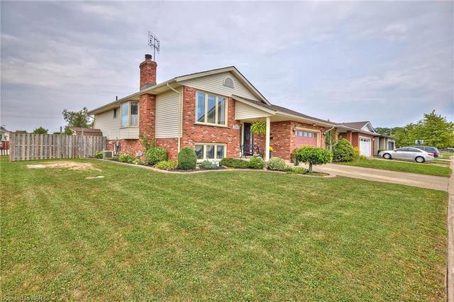 7965 Preakness Street, House detached with 5 bedrooms, 2 bathrooms and 4 parking in Niagara Falls ON | Image 3