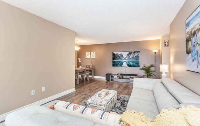 407 - 5 Lisa St, Condo with 2 bedrooms, 2 bathrooms and 1 parking in Brampton ON | Image 3