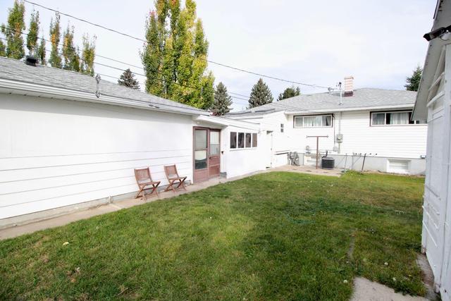 2414 13 Avenue S, House detached with 6 bedrooms, 2 bathrooms and 3 parking in Lethbridge AB | Image 27