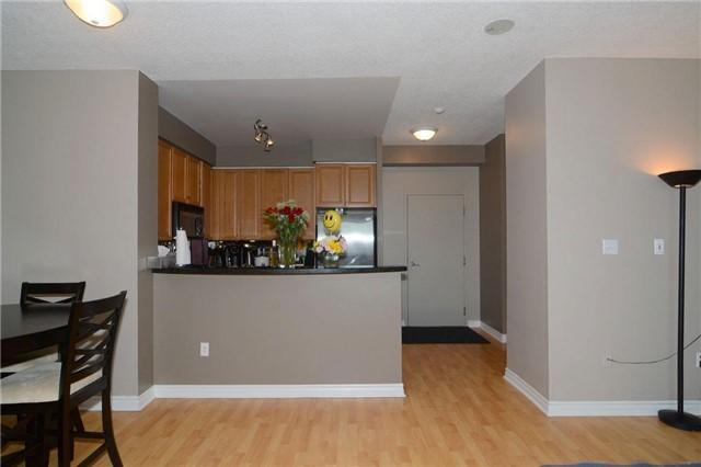 lph6 - 7 Lorraine Dr, Condo with 3 bedrooms, 2 bathrooms and 1 parking in Toronto ON | Image 7