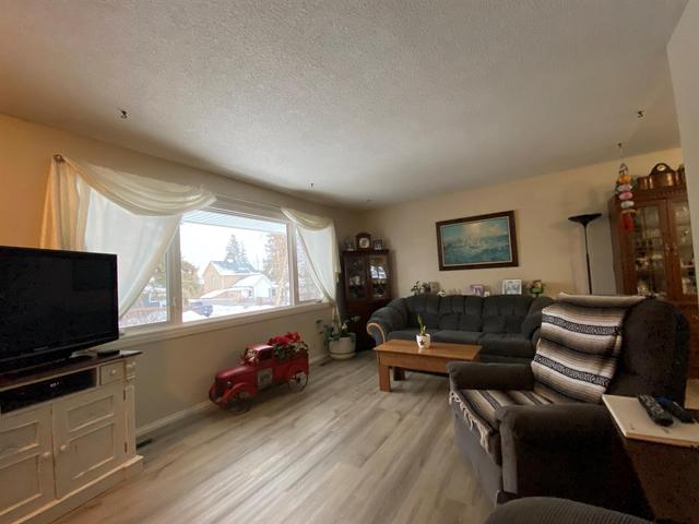 5416 55 Street, House detached with 5 bedrooms, 2 bathrooms and 2 parking in Wetaskiwin County No. 10 AB | Image 16