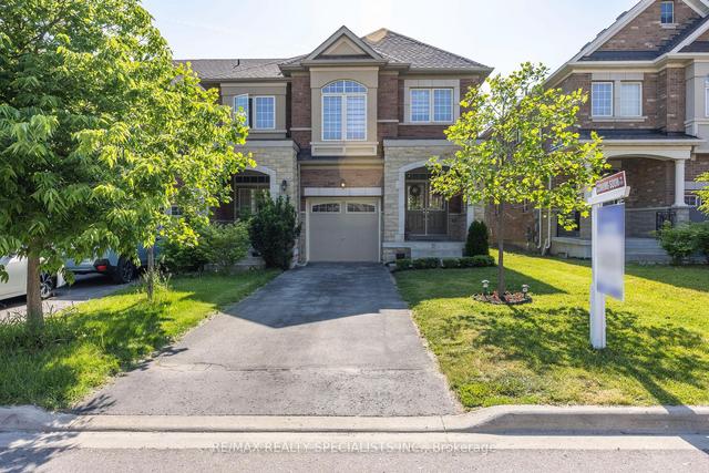28 Isherwood Cres, House attached with 3 bedrooms, 3 bathrooms and 3 parking in Vaughan ON | Image 1