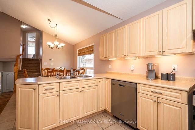 55 Wallace St, House detached with 4 bedrooms, 2 bathrooms and 4 parking in New Tecumseth ON | Image 3