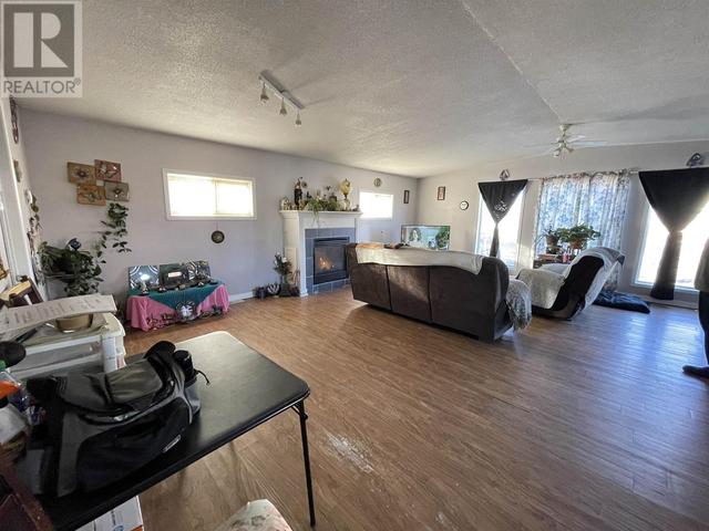 9154 Old Fort Road, House detached with 2 bedrooms, 1 bathrooms and null parking in Peace River C BC | Image 2