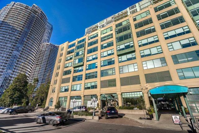 901 - 211 Queens Quay W, Condo with 2 bedrooms, 2 bathrooms and 1 parking in Toronto ON | Image 12