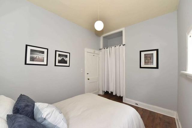 47 Laurel Ave, House detached with 2 bedrooms, 1 bathrooms and 1 parking in Toronto ON | Image 2