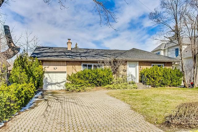 61 Highland Rd, House detached with 3 bedrooms, 2 bathrooms and 5 parking in Oakville ON | Image 1