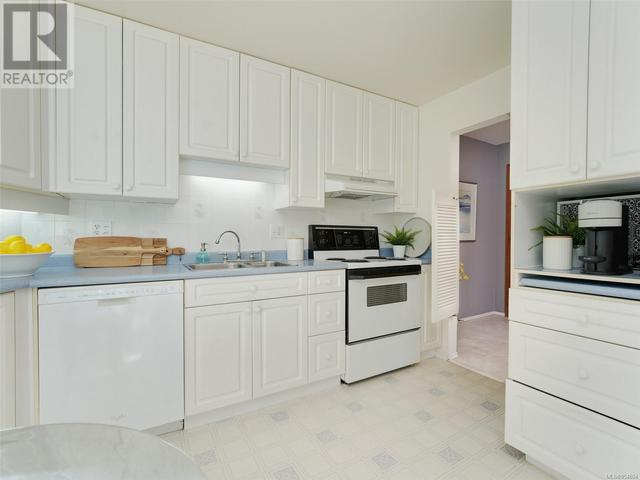 201 - 1170 Rockland Ave, Condo with 2 bedrooms, 2 bathrooms and 1 parking in Victoria BC | Image 11