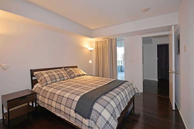 733 - 111 Elizabeth St, Condo with 2 bedrooms, 2 bathrooms and 1 parking in Toronto ON | Image 4