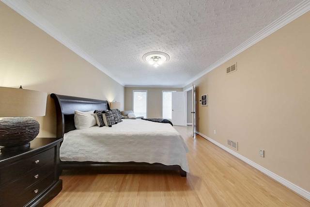 1918 Unicorn Crt, House detached with 4 bedrooms, 4 bathrooms and 6 parking in Mississauga ON | Image 13