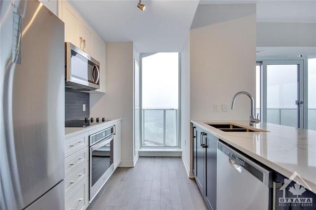 3304 - 805 Carling Avenue, Condo with 2 bedrooms, 2 bathrooms and 1 parking in Ottawa ON | Image 3