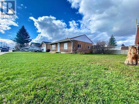 427 26 Street, House detached with 2 bedrooms, 1 bathrooms and null parking in Fort Macleod AB | Card Image