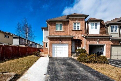 81 Ural Circ, House attached with 3 bedrooms, 3 bathrooms and 3 parking in Brampton ON | Image 1