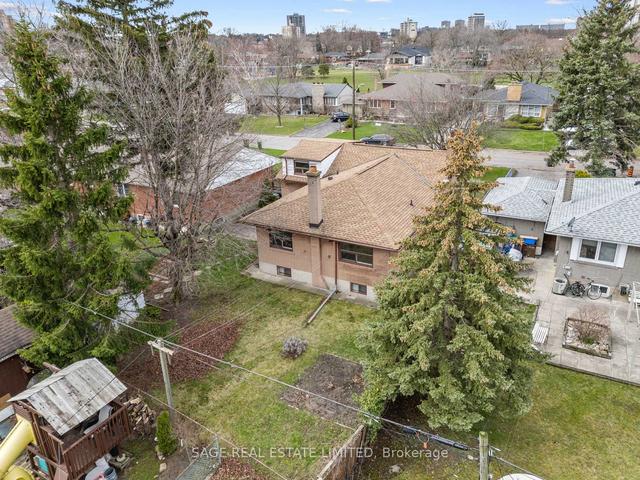 41 Walwyn Ave, House detached with 3 bedrooms, 2 bathrooms and 5 parking in Toronto ON | Image 33