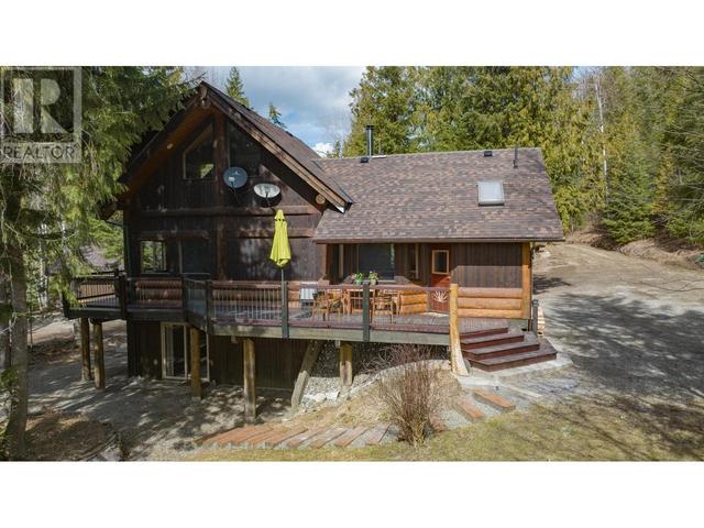 1195 Sugar Lake Road, House detached with 2 bedrooms, 2 bathrooms and 15 parking in North Okanagan E BC | Image 2