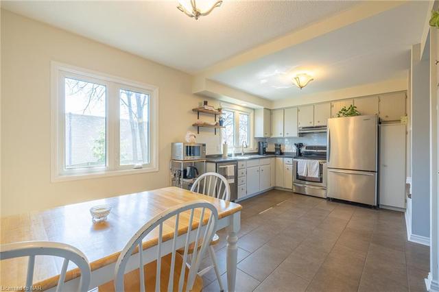 13 - 178 Scott Street, House attached with 2 bedrooms, 1 bathrooms and 2 parking in St. Catharines ON | Image 18