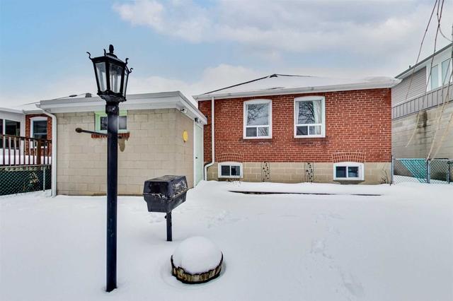 9 Clairlea Cres, House detached with 2 bedrooms, 2 bathrooms and 3 parking in Toronto ON | Image 17