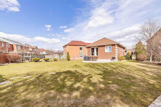72 Mosley Cres, House detached with 2 bedrooms, 2 bathrooms and 5.5 parking in Brampton ON | Image 29