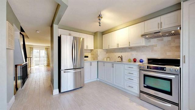 106 Dutch Myrtle Way, Townhouse with 3 bedrooms, 4 bathrooms and 1 parking in Toronto ON | Image 4
