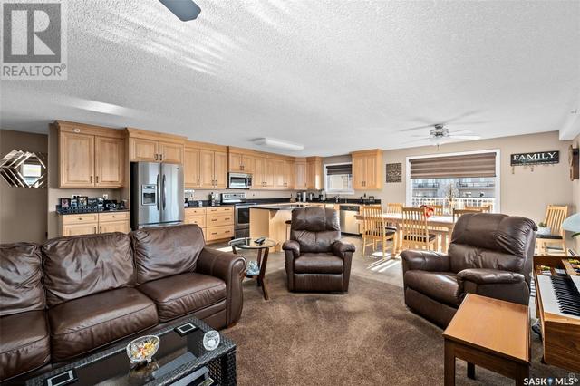 404 - 2781 Woodbridge Drive, Condo with 3 bedrooms, 2 bathrooms and null parking in Prince Albert SK | Image 3