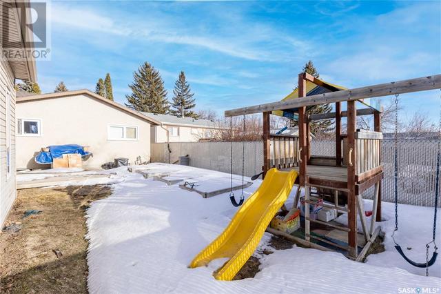 418 Mcmaster Crescent, House detached with 4 bedrooms, 2 bathrooms and null parking in Saskatoon SK | Image 37