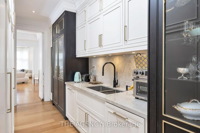 33 Stratheden Rd, House detached with 5 bedrooms, 9 bathrooms and 6 parking in Toronto ON | Image 5