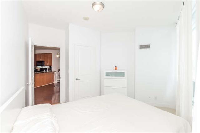 202 - 90 Absolute Ave, Condo with 2 bedrooms, 1 bathrooms and 1 parking in Mississauga ON | Image 18