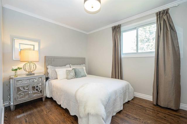 78 Shippigan Cres, House detached with 3 bedrooms, 2 bathrooms and 4 parking in Toronto ON | Image 3