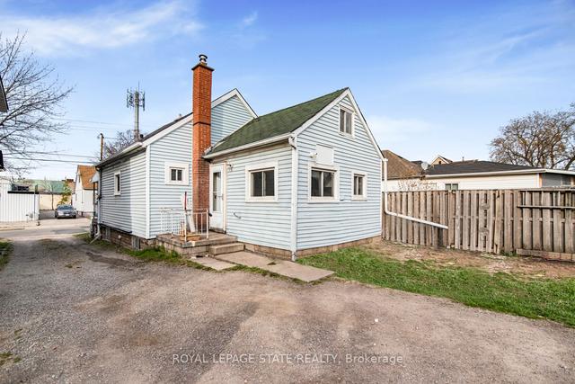 8 Merchison Ave, House detached with 2 bedrooms, 1 bathrooms and 1 parking in Hamilton ON | Image 24