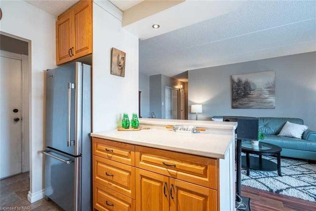 202 - 198 Scott St, Condo with 2 bedrooms, 1 bathrooms and 1 parking in St. Catharines ON | Image 3