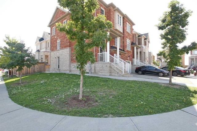 31 Harpreet Circ, House semidetached with 3 bedrooms, 4 bathrooms and 3 parking in Toronto ON | Image 12
