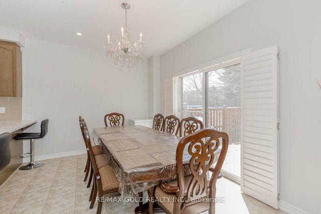 40 Stephanie Ave, House detached with 4 bedrooms, 5 bathrooms and 6 parking in Brampton ON | Image 3
