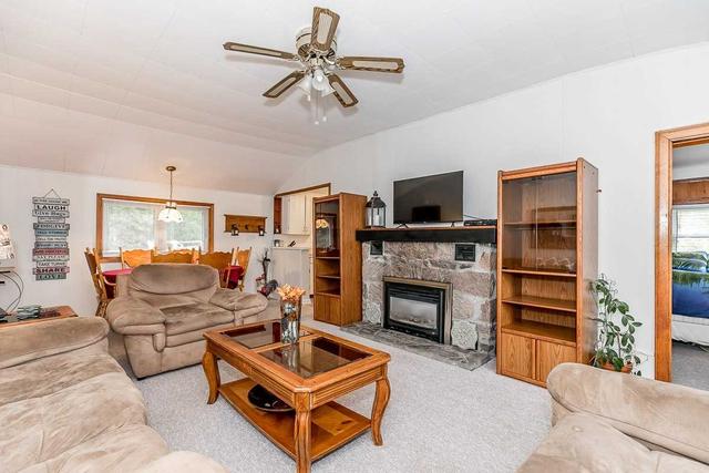 90 Lakeshore Rd W, House detached with 2 bedrooms, 1 bathrooms and 8 parking in Oro Medonte ON | Image 7