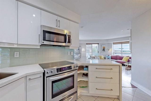 606 - 140 Bathurst St, Condo with 2 bedrooms, 1 bathrooms and 1 parking in Toronto ON | Image 5