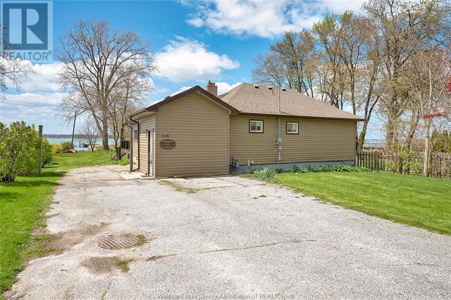 1248 Front Road North, House detached with 4 bedrooms, 2 bathrooms and null parking in Amherstburg ON | Image 1