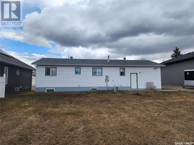 810 Pacific Street, House detached with 3 bedrooms, 2 bathrooms and null parking in Grenfell SK | Image 2