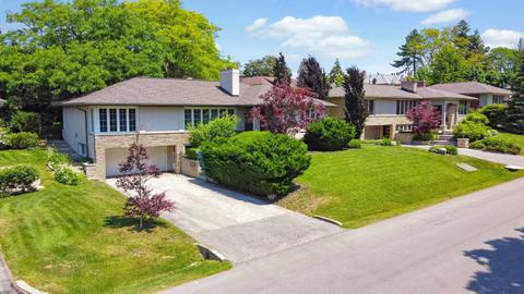 4 Plumbstead Crt, House detached with 3 bedrooms, 3 bathrooms and 6 parking in Toronto ON | Card Image