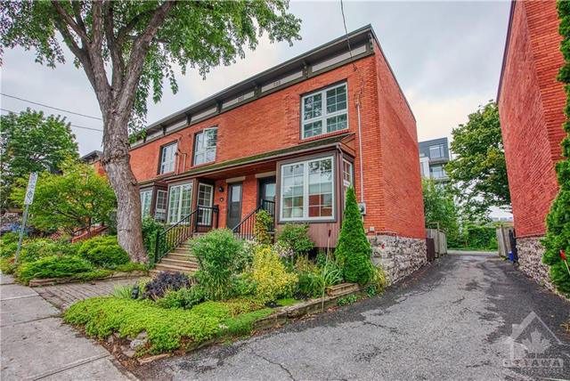43 Strathcona Avenue, Townhouse with 3 bedrooms, 2 bathrooms and 1 parking in Ottawa ON | Image 1