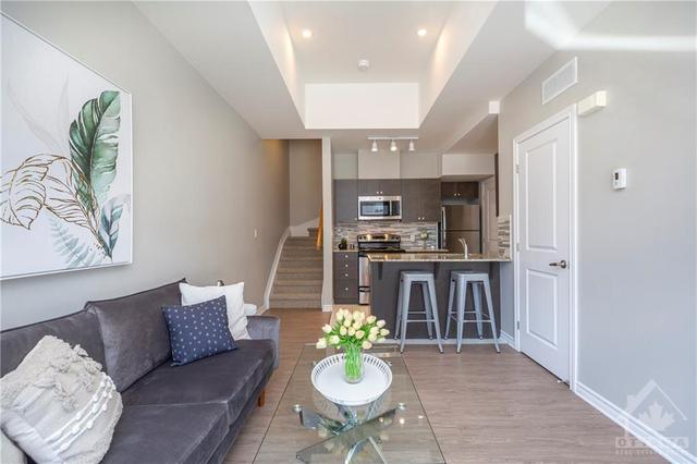 204 Terravita Private, House attached with 1 bedrooms, 1 bathrooms and 1 parking in Ottawa ON | Image 3