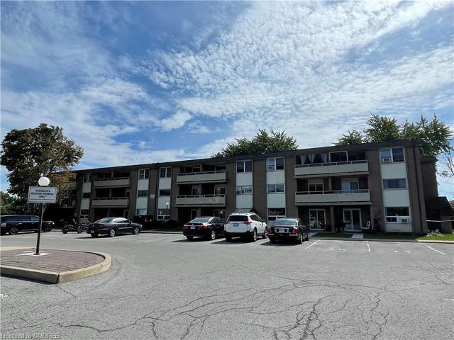 404 - 41 Rykert Street, House attached with 1 bedrooms, 1 bathrooms and 1 parking in St. Catharines ON | Image 2