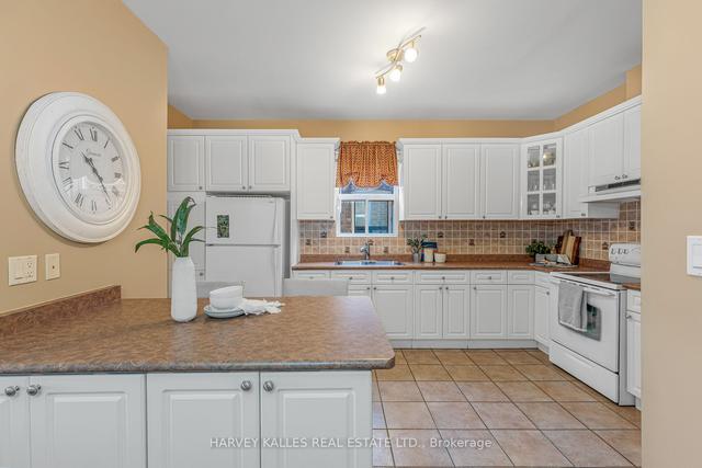 723 Coxwell Ave, House detached with 2 bedrooms, 2 bathrooms and 2 parking in Toronto ON | Image 3