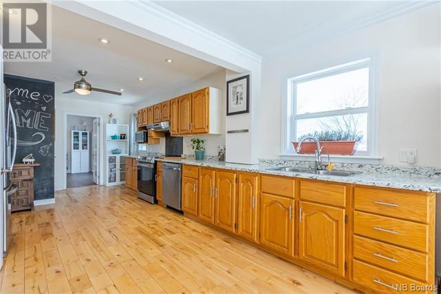 1635 Riverside Drive, House detached with 4 bedrooms, 2 bathrooms and null parking in Bathurst NB | Image 24