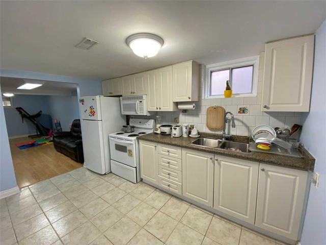 141 Preston St, House detached with 3 bedrooms, 2 bathrooms and 4 parking in Toronto ON | Image 3