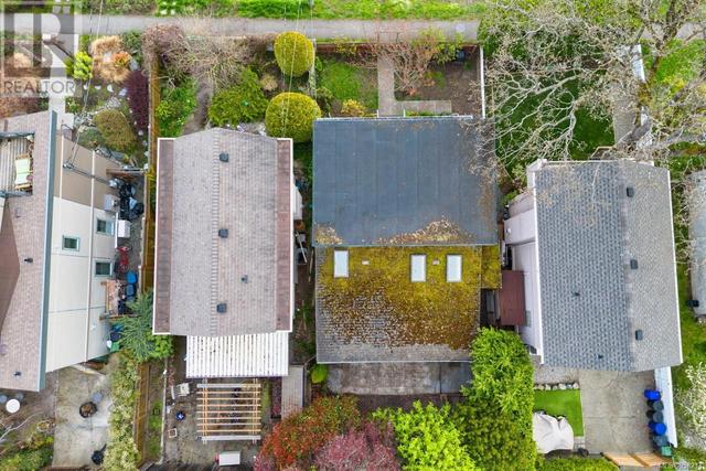 1332 Lyall St, House detached with 2 bedrooms, 1 bathrooms and 2 parking in Esquimalt BC | Image 3