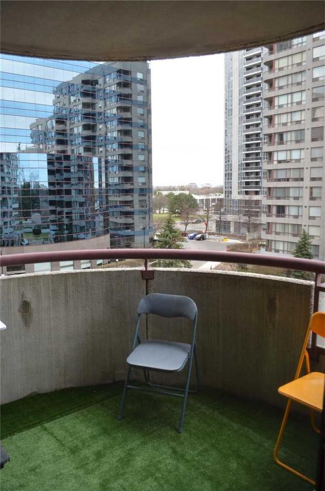 506 - 5765 Yonge St, Condo with 2 bedrooms, 2 bathrooms and 1 parking in Toronto ON | Image 3